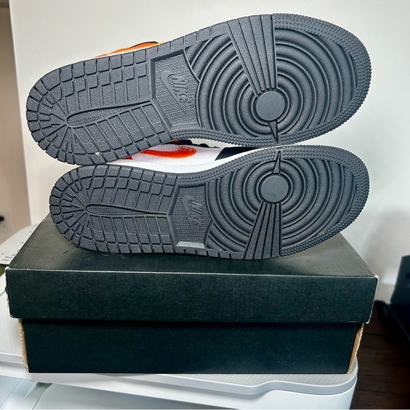 NIKE Air Jordan NWT Women's or Youth Unisex Athletic Shoes, Black Orange White - Picture 8 of 10